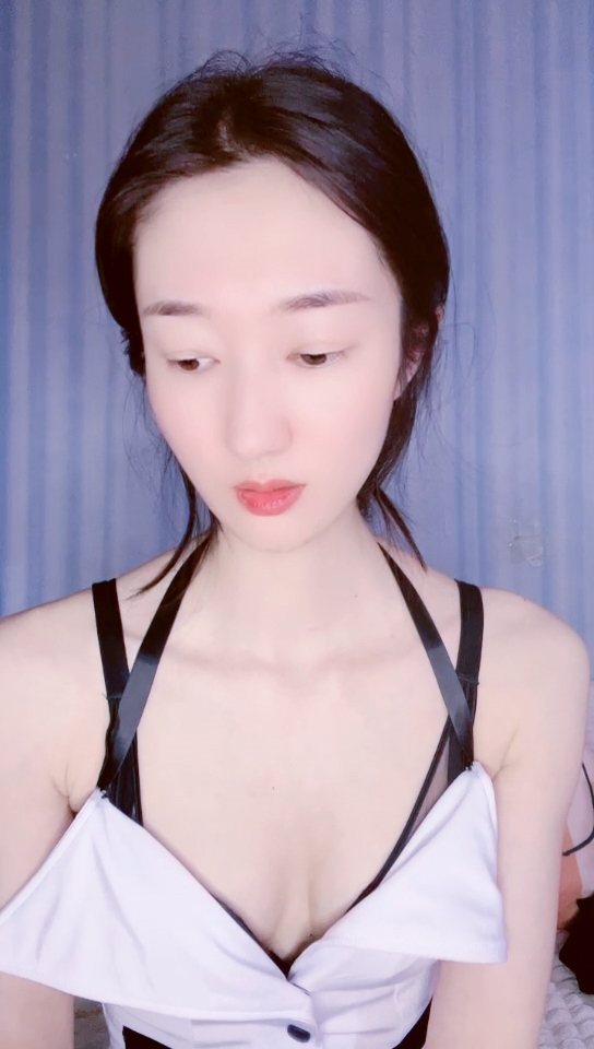【禁漫直播】高挑御姐,热舞,模特身材全裸扭动跳蛋塞穴,女仆装黑丝长腿,自慰蝴蝶逼